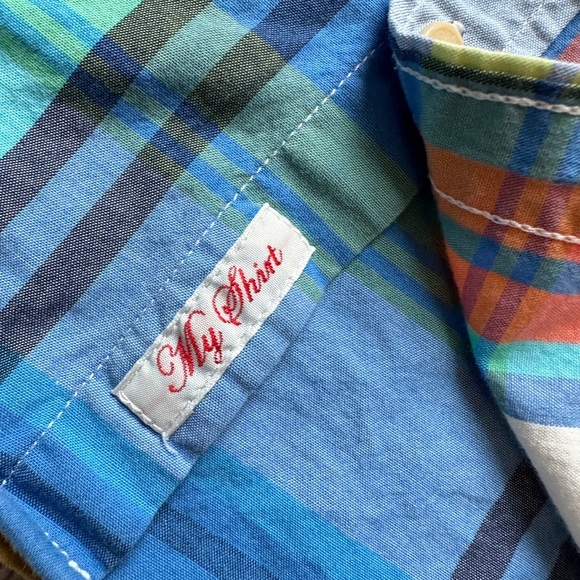 Short sleeved button down. - Picture 3 of 4